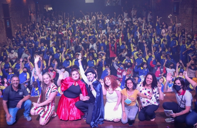 Espetáculos de teatro são realizados em campanha anti-bullying em Guaíra