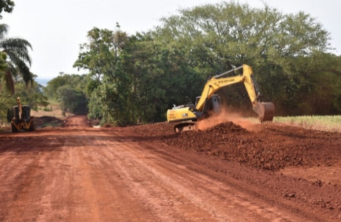 Estradas rurais de São Miguel recebem readequações para obras de pavimentação poliédrica