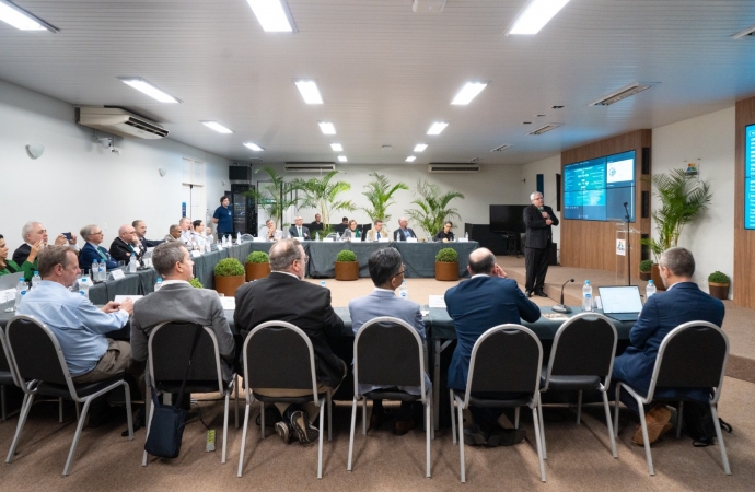 Evento na Itaipu reúne especialistas do setor elétrico de 14 países