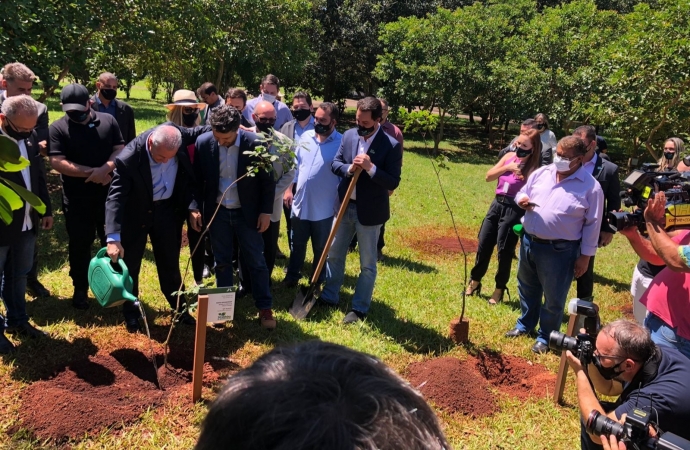 Executivo de Guaíra participa de evento em Foz do Iguaçu