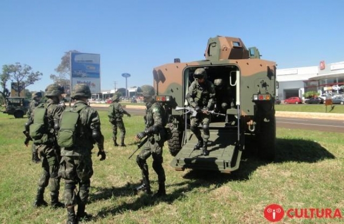 Exército realiza bloqueios em estradas de Foz do Iguaçu