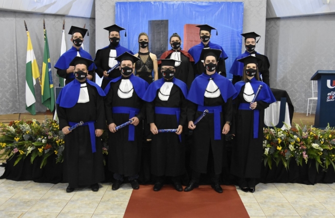 Faculdade UNIGUAÇU comemora colação de grau da primeira turma de Engenharia Agronômica