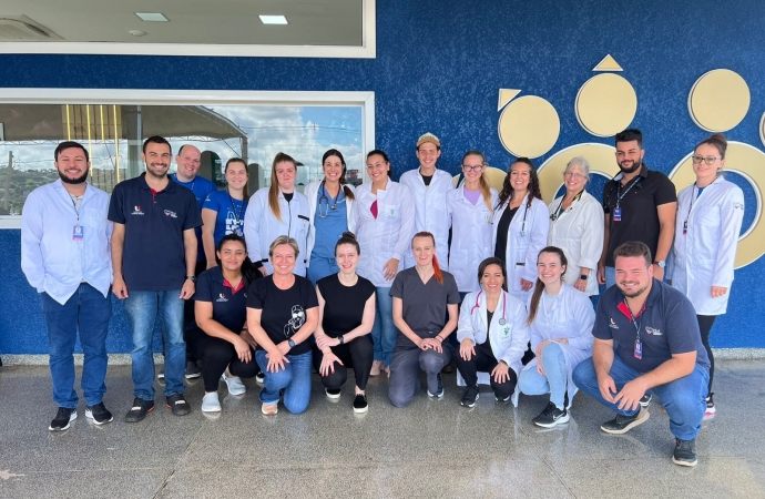 Faculdade UNIGUAÇU recebe médicas veterinárias dos Estados Unidos participantes do Programa Christian Veterinary Mission