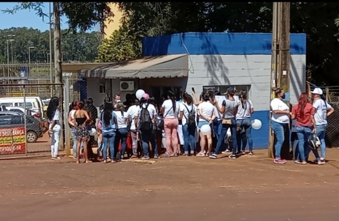 Familiares de presos protestam em Foz contra proibição de visitas nas penitenciárias