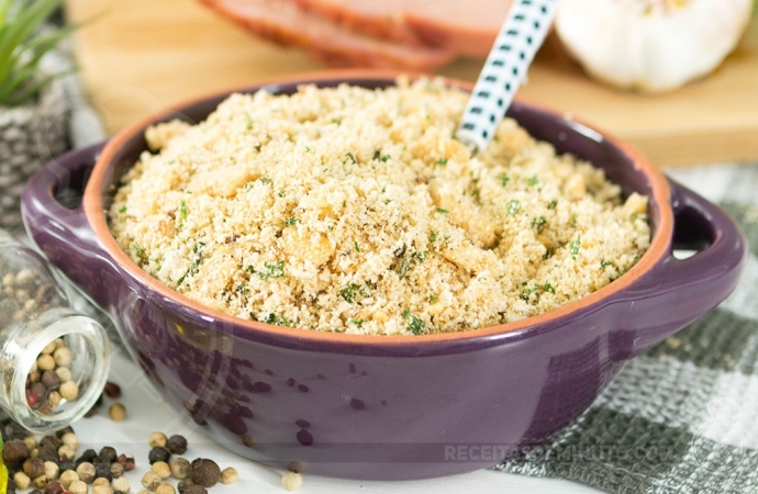 Farofa crocante com queijo parmesão