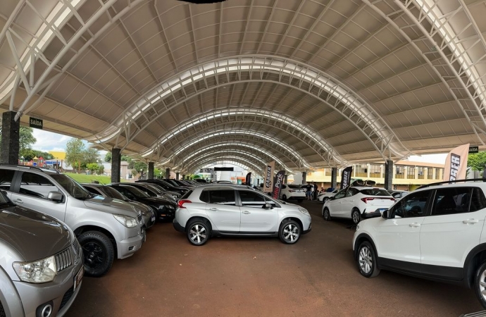 Feira de veículos movimenta São Miguel do Iguaçu com mais de 100 opções à venda