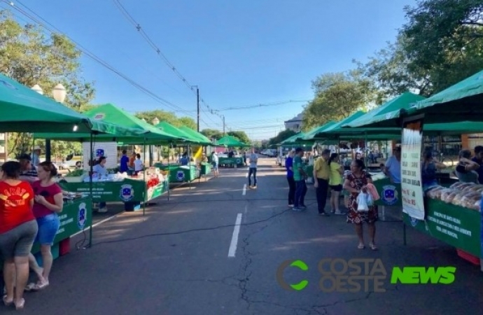 Feira do Produtor de Santa Helena acontece hoje com consumo no local; aproveite