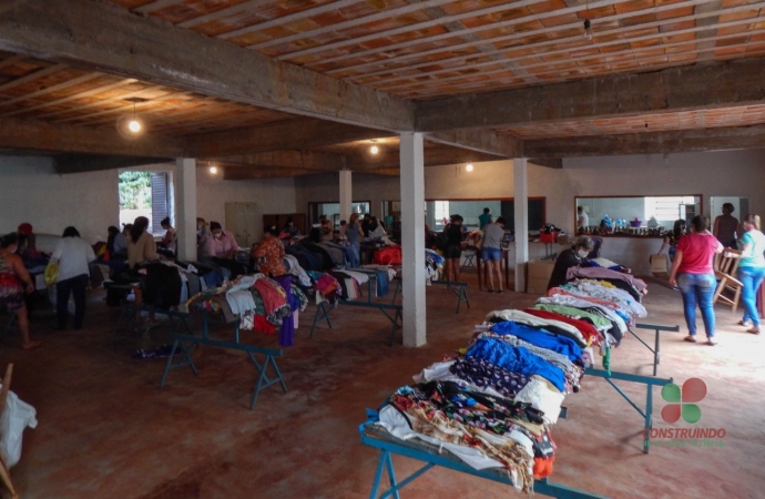 Feirão de Roupas Usadas no Distrito do Portão Ocoí atraiu um grande público  em Missal