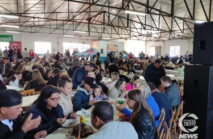 Festa de Santa Cruz em São Miguel retorna com cerca de mil quilos de carne assada