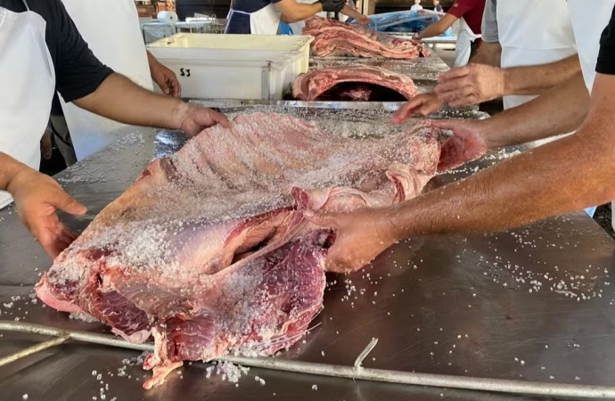 Festa do Trabalhador de Cascavel assa mais de 15 toneladas de carne nesta quarta (1º)