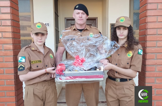 Filhas vestem farda da Polícia Militar para homenagear policial em Itaipulândia