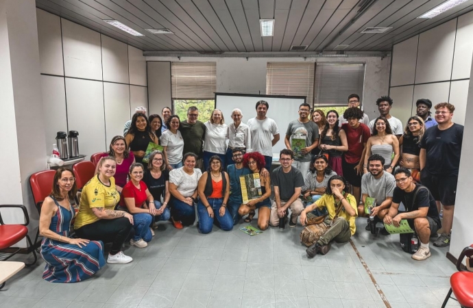 Filho de Luís Prestes e estudantes da UNILA visitam Memorial Coluna Prestes em Santa Helena
