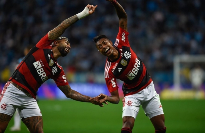 Wesley 'domina' lado direito e se destaca em jogo do Flamengo sobre o Grêmio,  na Copa do Brasil
