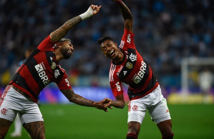 Flamengo domina Grêmio na Arena e abre boa vantagem na semi da Copa do Brasil