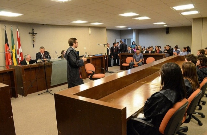 Flávio Arns apresenta projeto que defende paridade de gênero no Tribunal do Júri