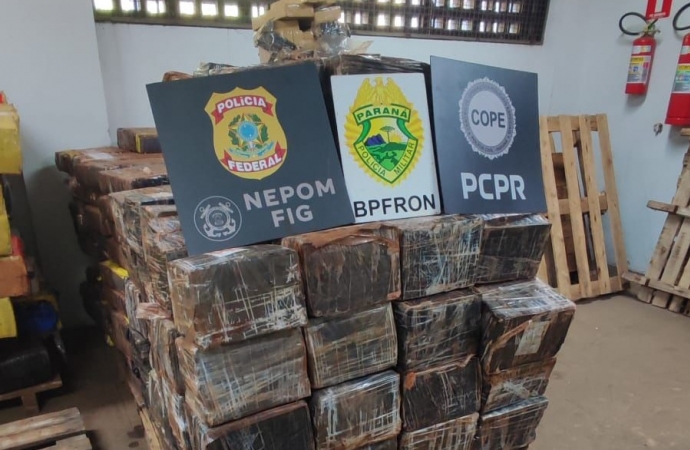 Forças policiais apreendem em Santa Helena embarcação carregada com maconha