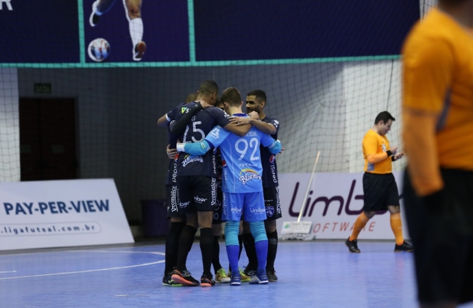 Foz Cataratas Poker Futsal goleia novamente o Pato pela Liga Nacional