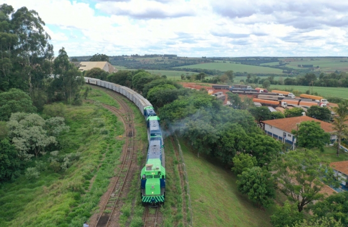 Foz consolida hub logístico com chegada de ramal da Ferroeste