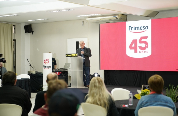 Frimesa  e Jornal O Presente Rural promovem discussões sobre o desenvolvimento da produção leiteira