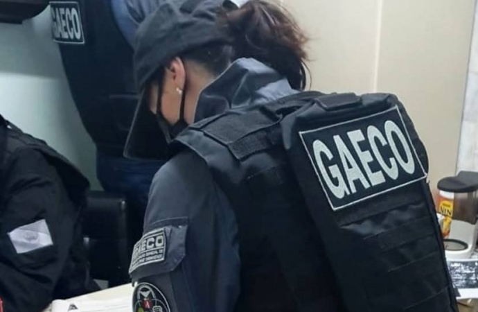 Gaeco cumpre ordens de busca e apreensão em Foz e São Miguel do Iguaçu em ação que investiga suposto pedido de propina por policial