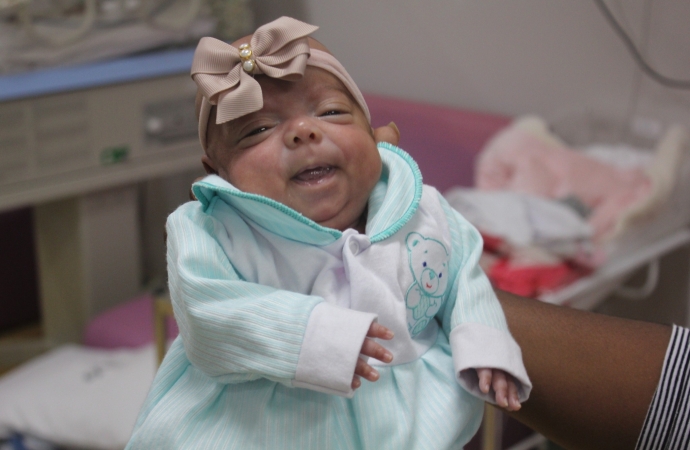 Ganha alta a menor criança nascida no Hospital Costa Cavalcanti