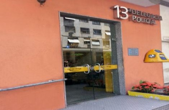Garota de programa é presa acusada de estuprar o ex