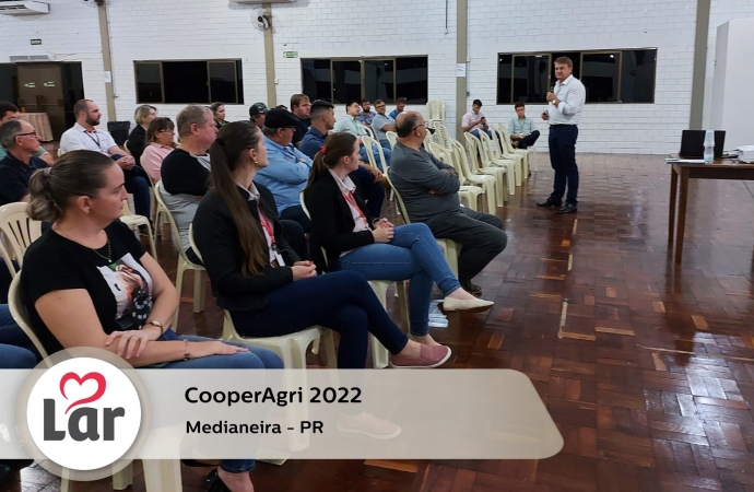 Giro de reuniões do CooperAgri leva informações técnicas à família de associados da Lar Cooperativa