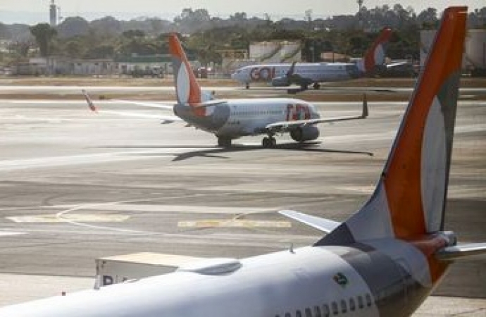 Gol é acusada de racismo após passageira ser expulsa de voo