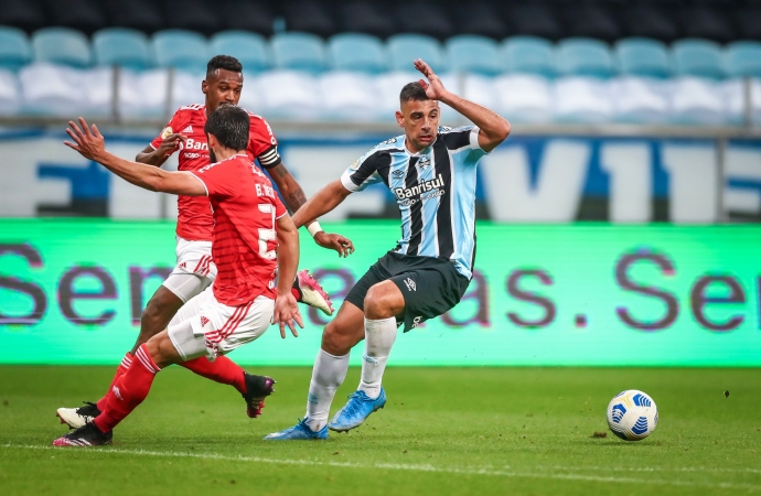 Goleiro Chapecó salva no fim, e Grêmio e Inter ficam no 0 a 0 no Gre-Nal 433