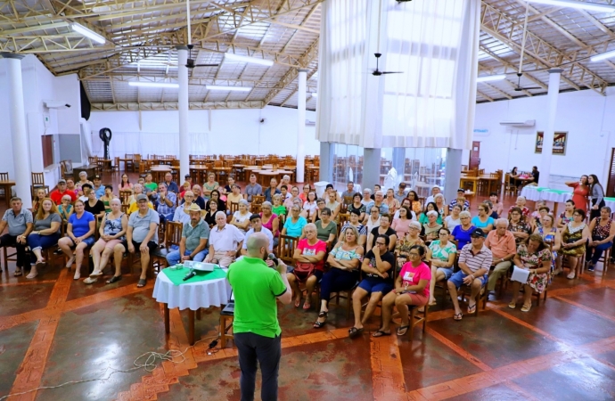 Golpes e fraudes virtuais foram tema de palestra do Sicredi com os idosos em Itaipulândia