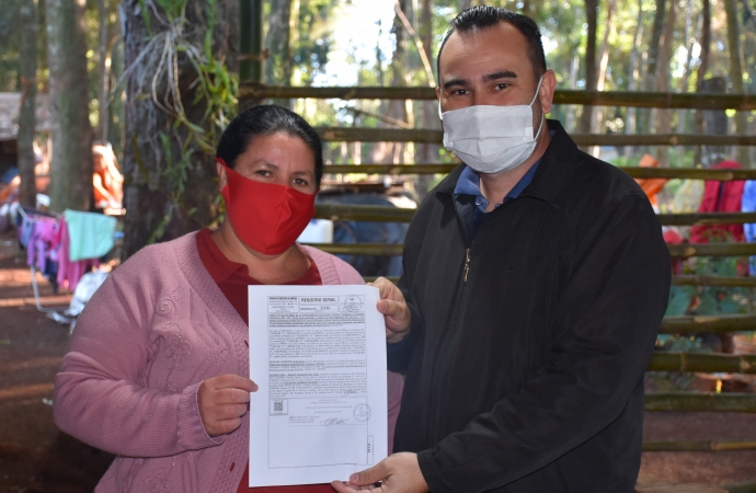Governo de São Miguel do Iguaçu entrega 45 matrículas do Reurb para moradores do INCRA