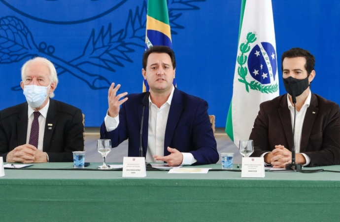 Governo do Paraná propõe piso salarial de R$ 5,5 mil para todos os professores da rede pública