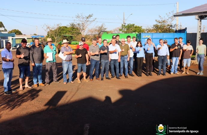 Governo Municipal entrega equipamentos agrícolas para Associações de Moradores de Serranópolis do Iguaçu