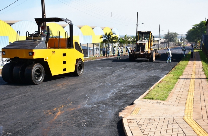 Governo Municipal inicia mais uma etapa de recapeamento asfáltico no Parque Industrial