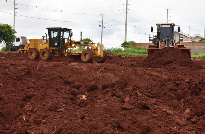 Governo Municipal inicia terraplenagem para a construção da supercreche Soeli Manente