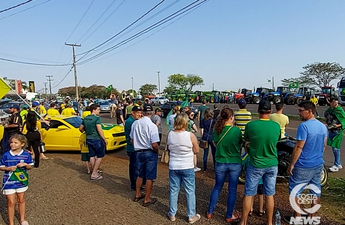 Grande número de apoiadores de Bolsonaro se reúnem em São Miguel do Iguaçu