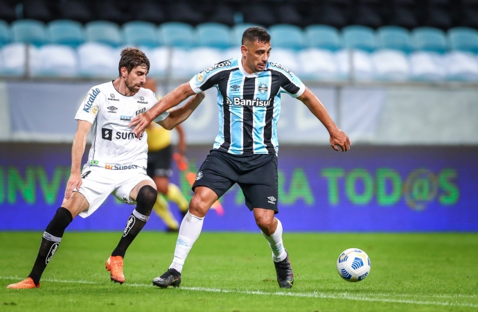 Grêmio cede empate ao Santos, segue sem vencer e na lanterna do Brasileirão