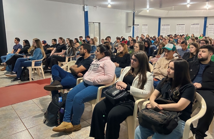 Grupo de Estudos de Animais Silvestres da Faculdade UNIGUAÇU recebe o Médico Veterinário Especialista Ewerton Luiz de Lima