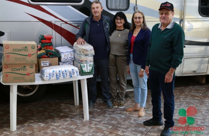 Grupo de Motorhomes de Missal faz doação de alimentos para Apae e Provopar