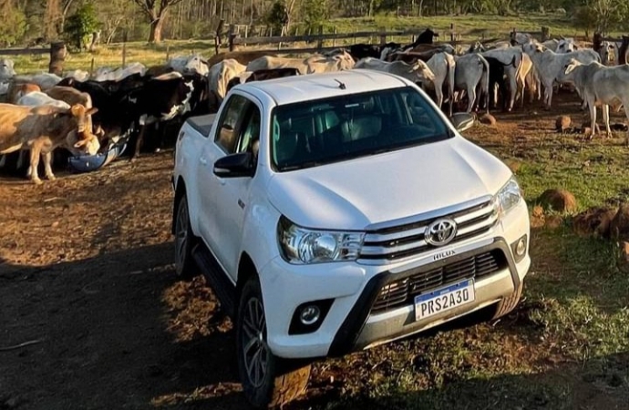 Hilux é levada durante assalto em Diamante D’Oeste