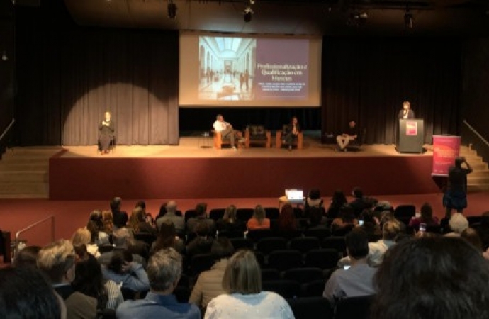 Historiadora da Casa da Memória de Medianeira participa do 9º Encontro Estadual de Museus