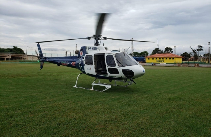 Homem atingido por árvore é transportado pelo helicóptero do Consamu