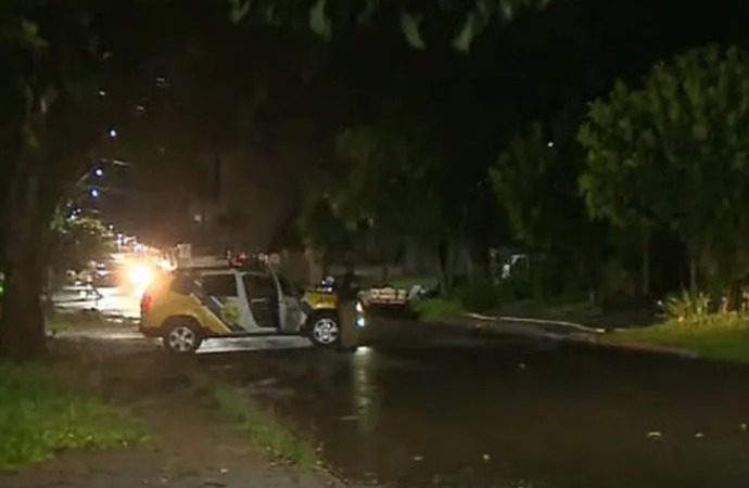 Homem encontra suposta bomba ao varrer calçada em Santa Terezinha de Itaipu
