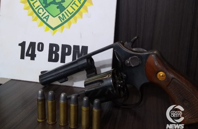 Homem entra em luta corporal, morde PMs e é preso com revólver calibre .38 em São Miguel do Iguaçu