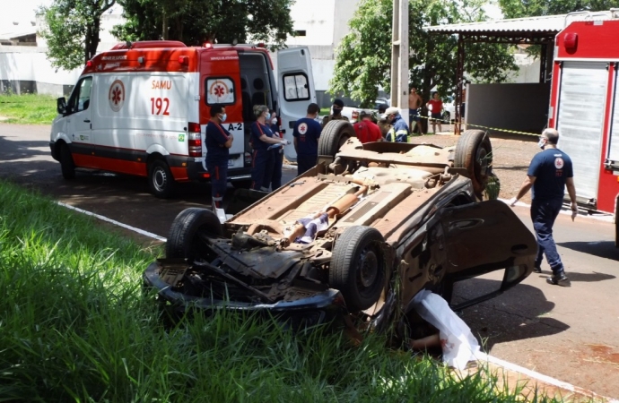Homem morre após capotar veículo na Rua da República, no Parque Presidente em Foz