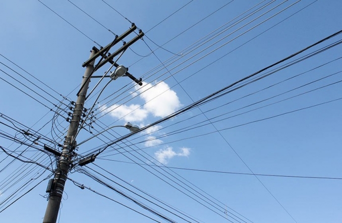 Homem morre eletrocutado ao tentar religar rede elétrica em Foz do Iguaçu