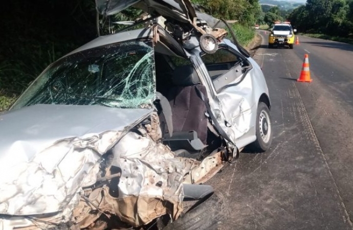 Homem morre em acidente entre carro e caminhão na PR-280