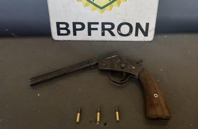 Homens são presos com arma de fogo em Santa Helena
