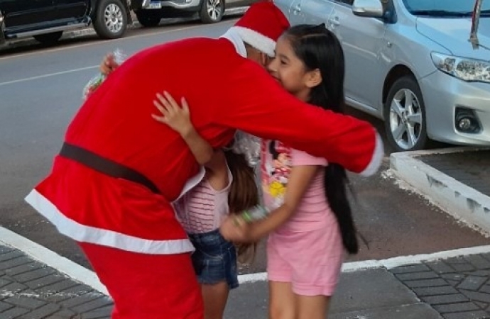 Horário especial do Comércio, Papai Noel e brinquedos estão movimentando a cidade de São Miguel