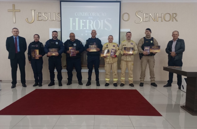 Igreja Universal de São Miguel do Iguaçu homenageia forças de segurança em culto